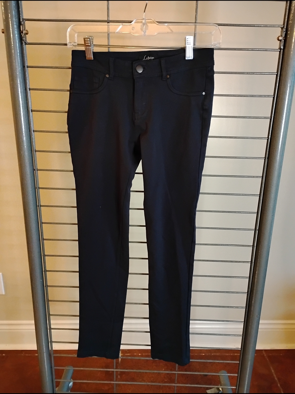 LeSuit Women's Straight Leg Pants in Black